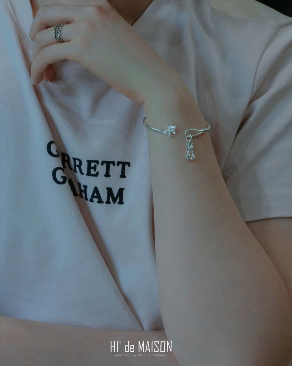Vòng tay bạc charm hoa sen